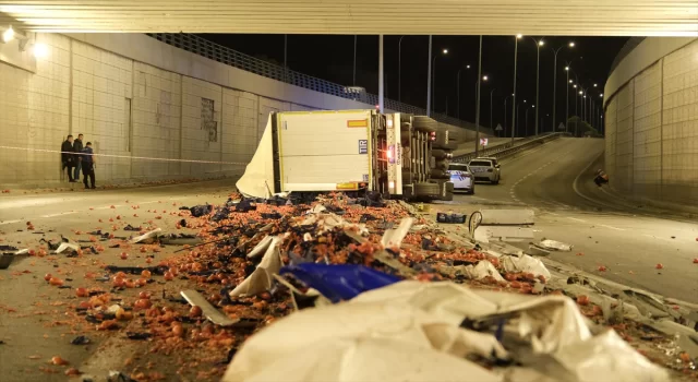 Konya’da devrilen tırın sürücüsü hayatını kaybetti