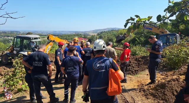 Samsun’da kuyu açarken kayan toprağın altında kalan 2 şahsın kurtarılmasına çalışılıyor