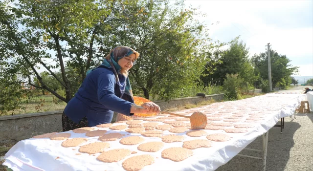 Çubuk’ta kadınlar tarhana yaparak gençlerin eğitimine katkı sağlıyor