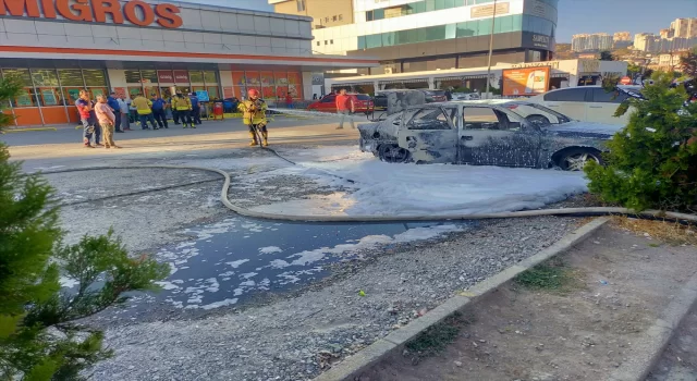 Tokat’ta park halindeki araba yandı 