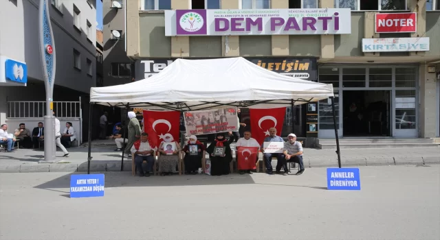 Muşlu aileler, DEM Parti önündeki eylemlerini sürdürüyor