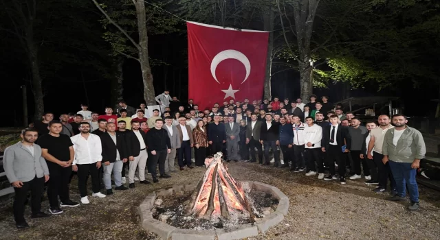 Bakan Tekin, Kocaeli’de ”İnsan Hakları Eğitim Kampı”nda gençlerle buluştu: