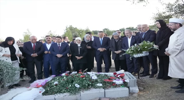 Bakanlar Göktaş, Tunç ve Yerlikaya, Narin Güran’ın kabrini ziyaret etti