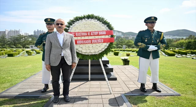 Bakan Uraloğlu, Güney Kore’deki Birleşmiş Milletler Anıt Mezarlığı’nı ziyaret etti: