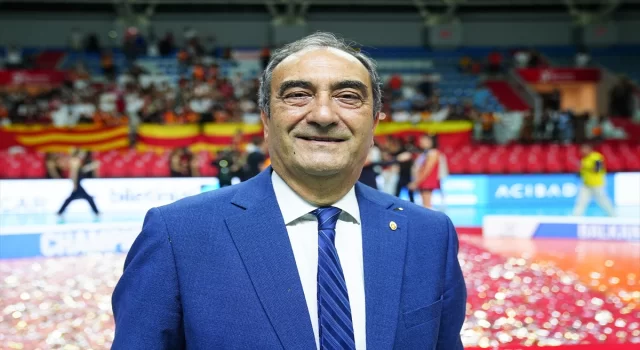 Galatasaray Daikin Kadın Voleybol Takımı’na Balkan Kupası takdim edildi