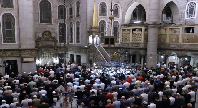 Diyanet İşleri Başkanı Erbaş, İstanbul’da sabah namazı kıldırdı