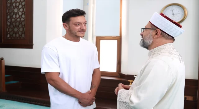 Diyanet İşleri Başkanı Erbaş, eski futbolcu Mesut Özil’le bir araya geldi