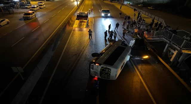 Kocaeli’de işçi servisi ile otomobilin çarpıştığı kazada 7 kişi yaralandı