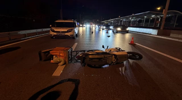 Bursa’da bariyerlere çarpan motosikletli kurye hayatını kaybetti