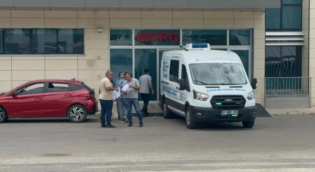 Antalya’da otomobilin su tankerine çarptığı kazada 3 kişi öldü, 2 kişi yaralandı