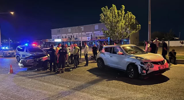 Adıyaman’da iki otomobilin çarpıştığı kazada 3 kişi yaralandı