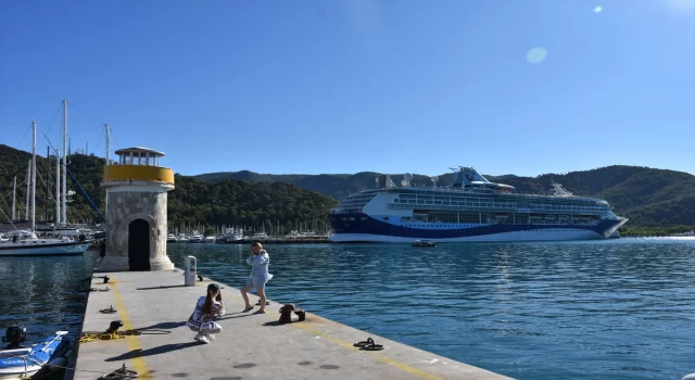 Yolcu gemisi Marella Discovery ”ana limanı” Marmaris’e 1801 yolcusuyla geldi