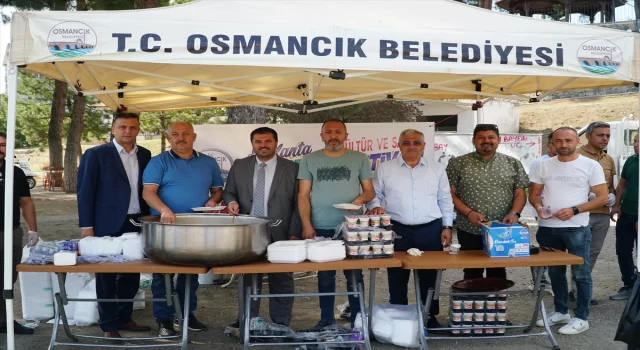 Yeni mahsul Osmancık pirincinden yapılan pilav D 100 kara yolunda seyahat edenlere dağıtıldı