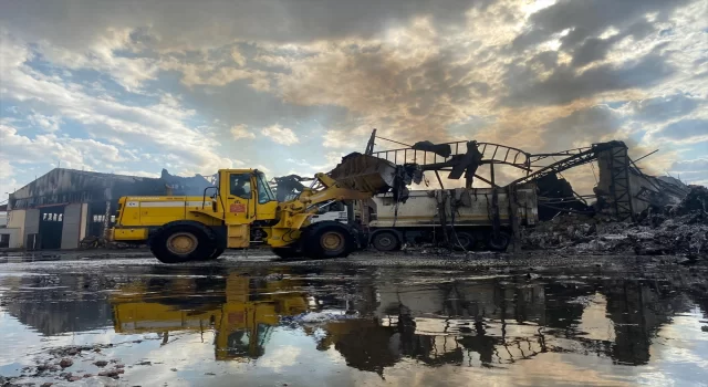 GÜNCELLEME 2 Kayseri’de keçe fabrikasındaki yangın 14 saat süren çalışmayla söndürüldü