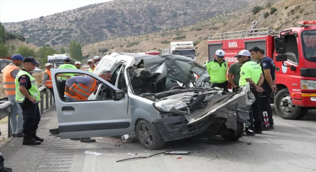 Manisa’da tırla çarpışan hafif ticari aracın sürücüsü hayatını kaybetti