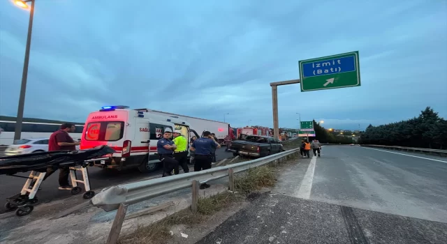 Anadolu Otoyolu’nda yön tabelasına çarpan pikabın sürücüsü hayatını kaybetti