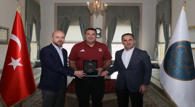 Dünya Etnospor Konfederasyonu Başkanı Bilal Erdoğan, milli okçularla buluştu