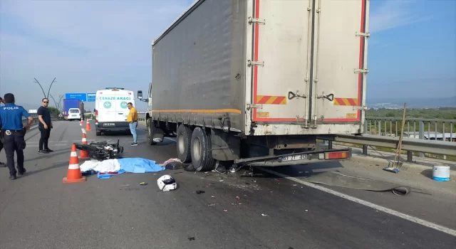 Manisa’da kamyona çarpan motosikletteki sürücü öldü