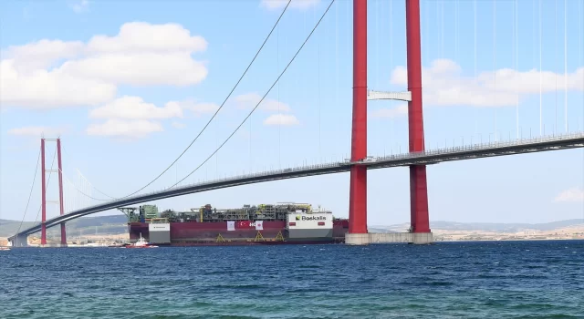 Türkiye’nin ilk yüzer tabii gaz üretim platformu Çanakkale Boğazı’ndan geçti