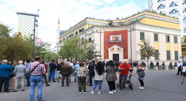 Arnavutluk’taki protestoda bir kez daha Tiran Belediye Başkanı Veliaj’ın istifası istendi