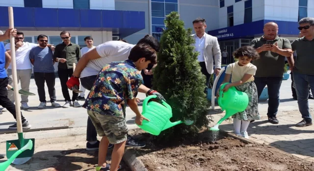 TEDAŞ çalışanları, ’30. Yıl Hatıra Ormanı’ projesiyle 7 şehirde fidan dikti