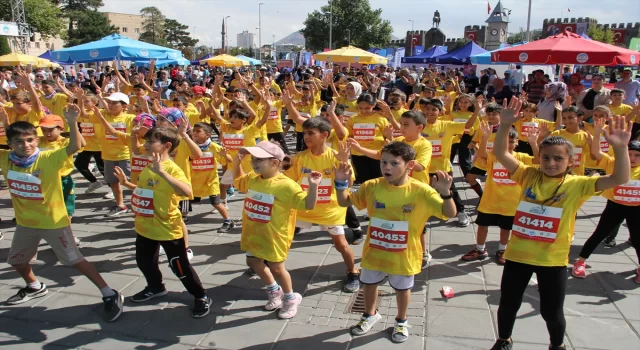 Uluslararası Kayseri Yarı Maratonu öncesi çocuklar yarıştı