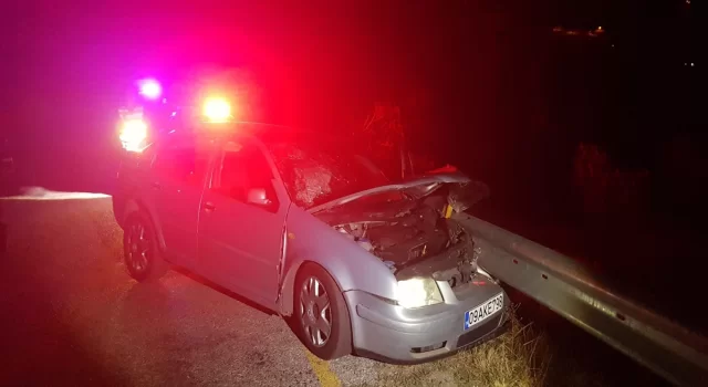 Aydın’da bariyere çarpan otomobildeki 1 kişi öldü, 1 kişi yaralandı