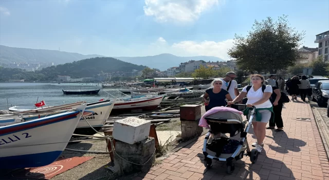 Amasra’da hafta sonu ziyaretçi yoğunluğu yaşanıyor