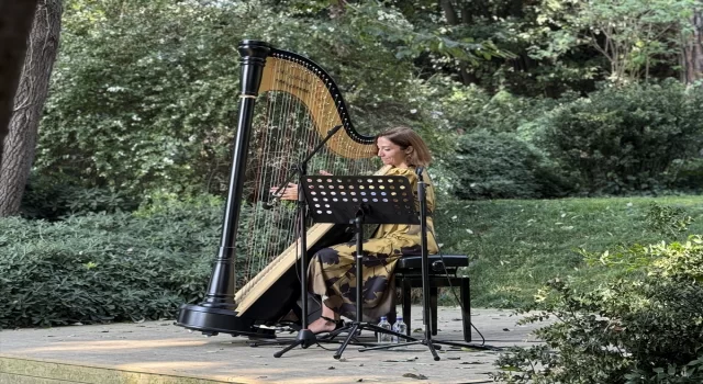 Arpist Meriç Dönük, Sakıp Sabancı Müzesi’nde konser verdi