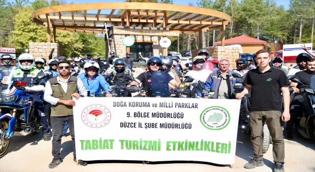 Düzce’de güvenli sürüşe dikkati çeken motosikletliler konvoy oluşturup Korugöl’ü gezdi