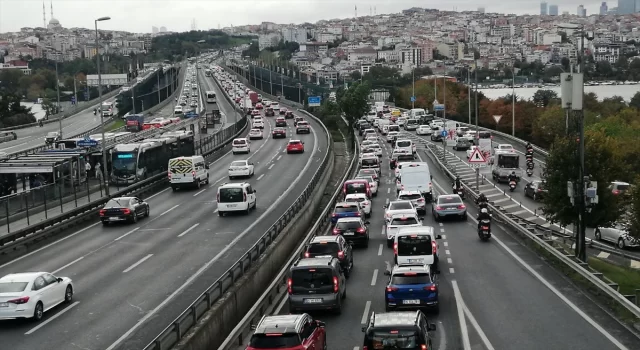 İstanbul’da haftanın ilk iş gününde trafik yoğunluğu yaşanıyor