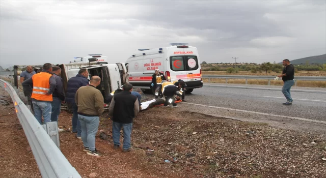 Konya’da devrilen kamyonetteki yabancı uyruklu 5 kişi yaralandı