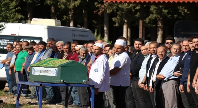 Antalya’da kalp krizi sonucu vefat eden başpehlivan Ali Altun’un cenazesi defnedildi