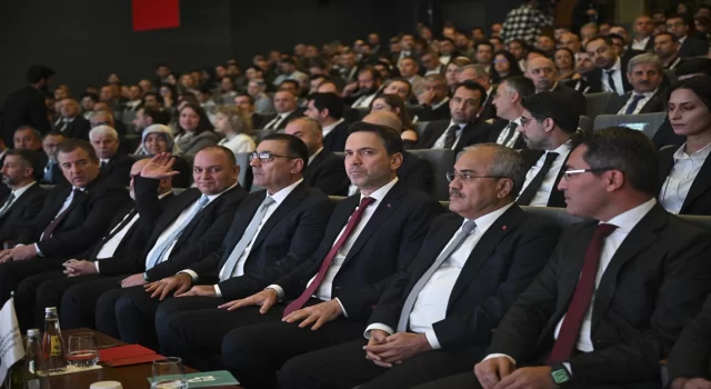 Bakan Bayraktar, yenilenebilir enerjide yıllık 810 bin megavat kurulu güç devreye alacak potansiyel olduğunu söyledi