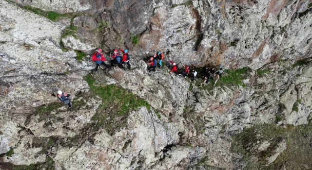 Iğdır Valisi Ercan Turan Tekelti Dağı’na tırmandı