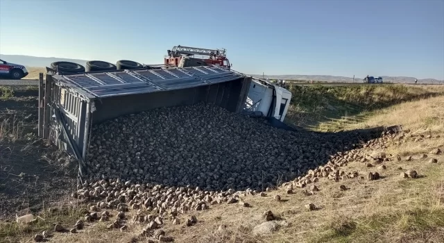 Muş’ta araba ile tırın çarpışması sonucu 1 kişi öldü, 2 kişi yaralandı