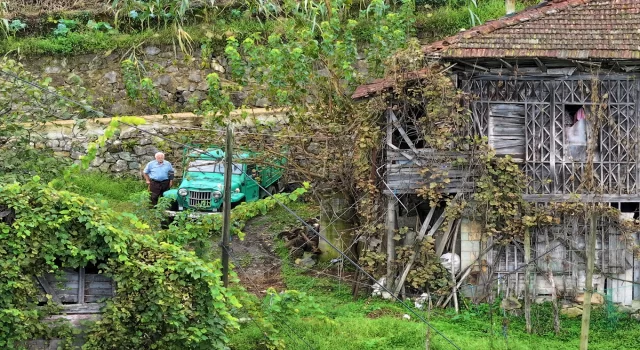 Trabzon’da 83 yaşındaki emekli şoför, 70 yaşındaki kamyonetine gözü gibi bakıyor