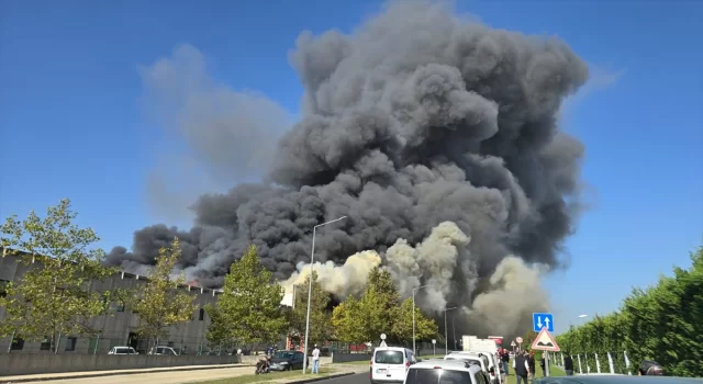 Tekirdağ’da fabrikada çıkan yangına müdahale ediliyor