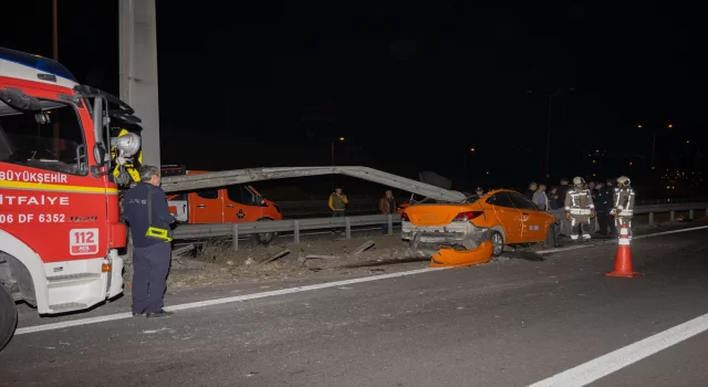 Ankara’da bariyere çarpan taksinin şoförü öldü