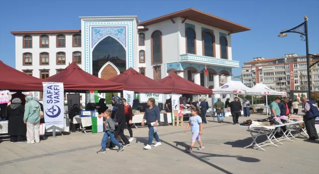 Kütahya’da Gazze’ye yardım için ”Hayır Çarşısı” kuruldu