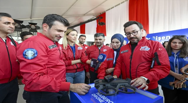 Selçuk Bayraktar, Anadolu Ajansının ürettiği ”Haberci Drone”u inceledi