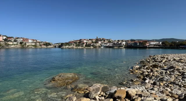 Fırtına ve kuvvetli yağış sonrası sıcaklığın arttığı Amasra’da ziyaretçi yoğunluğu yaşandı