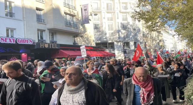 Paris’te binlerce gösterici Filistin ve Lübnan için yürüdü