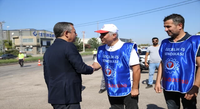 CHP Genel Başkanı Özel, Hatay’da metal işçilerinin grev çadırını ziyaret etti: