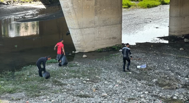 Samsun’da ırmakta ceset ihbarına giden ekipler temizlik yaptı