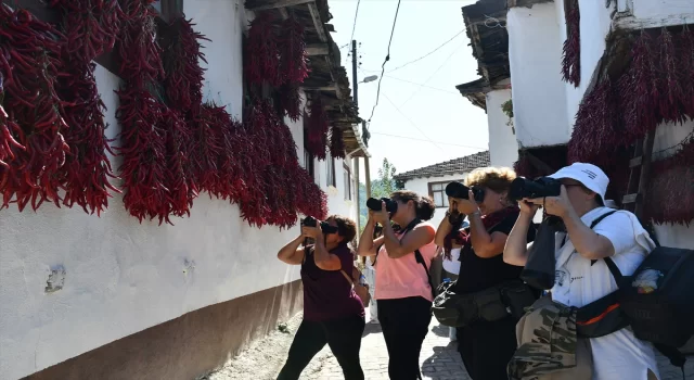 Bilecik’in tescilli biberinin kurutulduğu köy fotoğrafçıları ağırlıyor