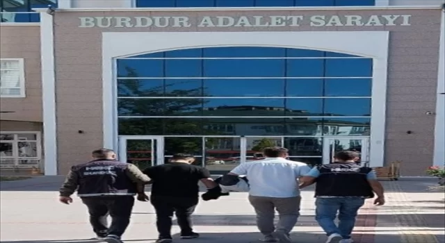 Burdur’da uyuşturucu operasyonunda yakalanan 2 sanık tutuklandı