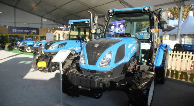 New Holland üç yeni traktörü ve otonom tarım robotlarını Bursa Tarım Fuarı’nda görücüye çıkardı