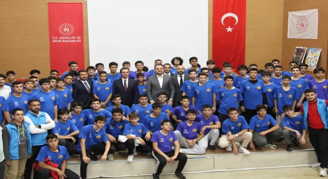 Gençlik ve Spor Bakan Yardımcısı Eminoğlu, Bitlis’te gençlerle buluştu: