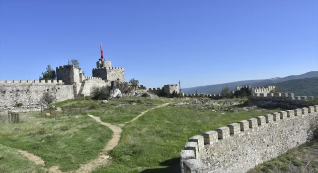 Sinop’ta sarp kayalıklar üzerine kurulu Boyabat Kalesi dikkat çekiyor